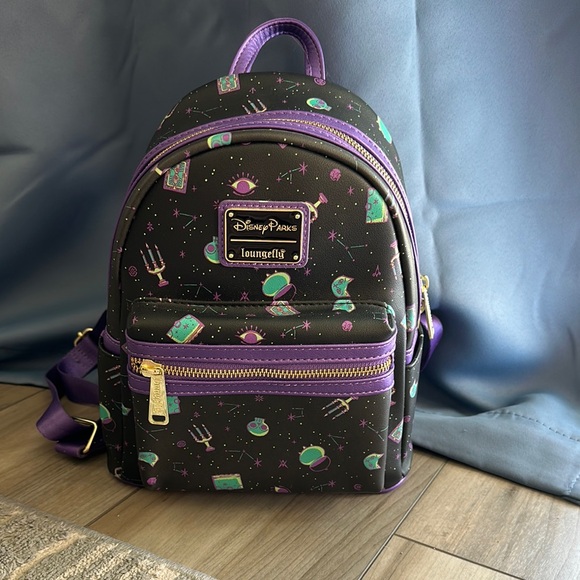 Loungefly Handbags - Loungefly Hocus Pocus mini bag